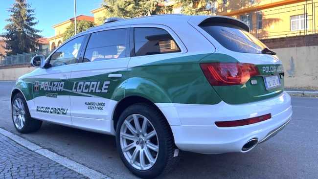 trecate polizia locale auto lato