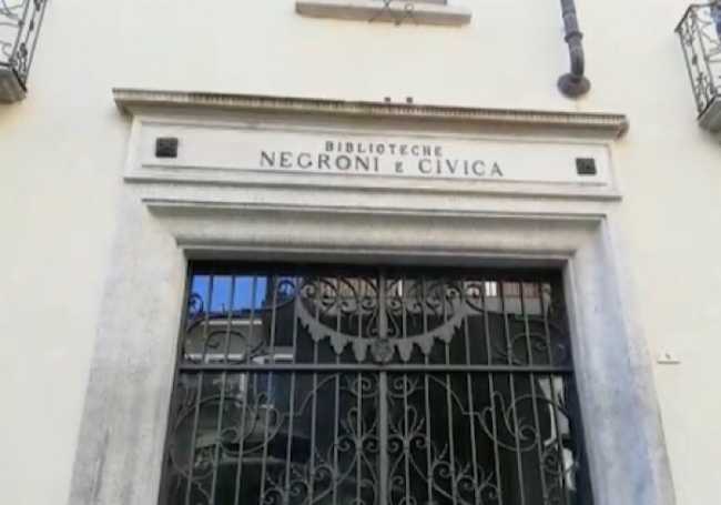 Novara biblioteca negroni