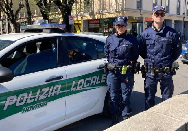 Polizia locale novara due agenti 