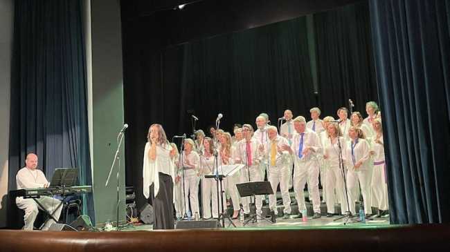 Un momento del concerto benefico