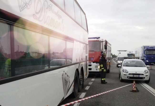 Vigili del fuoco pullman avaria