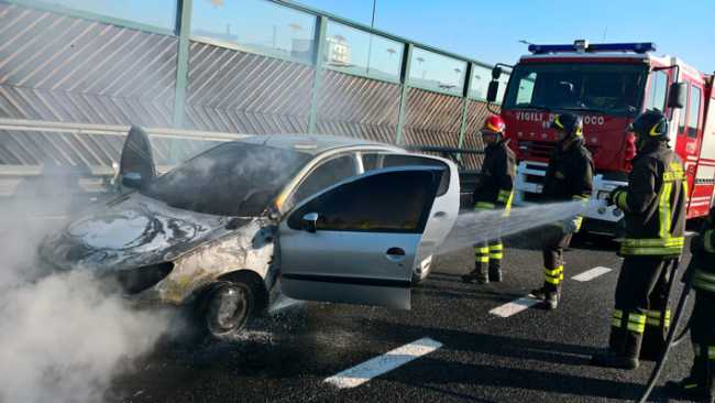 auto fiamme a4