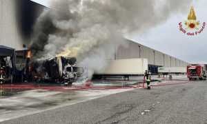 cameri incendio camion