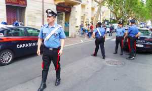 carabinieri auto gente