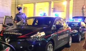 carabinieri due auto notte piazza Novara