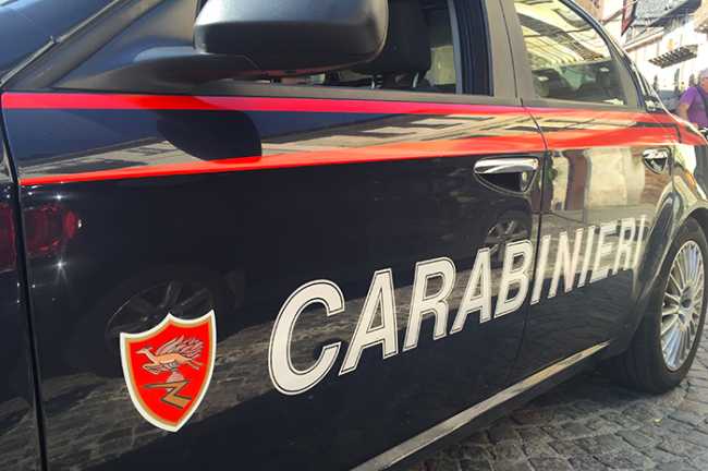 carabinieri scritta portiera