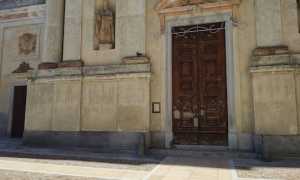 casalvolone portone chiesa restauri