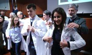 cerimonia camice bianco