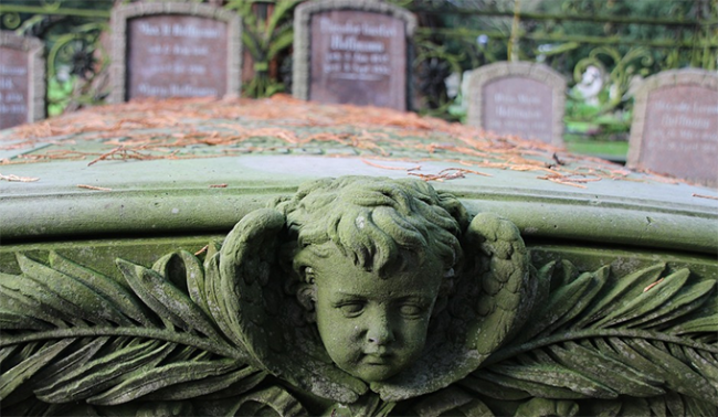 cimitero tomba