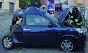 incidente auto muretto mag 19