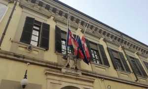 novara bandiere mezz asta