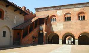 novara cortile broletto