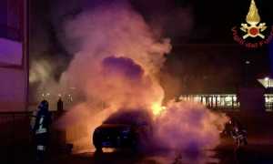 novara incendio auto