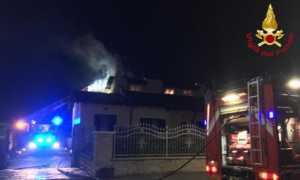 novara tetto fiamme