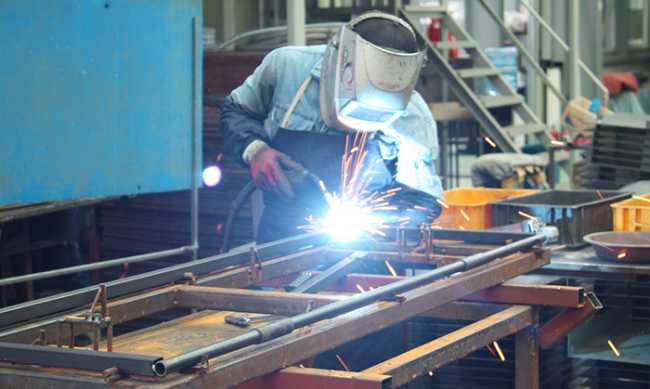 operaio fiamma ossidrica