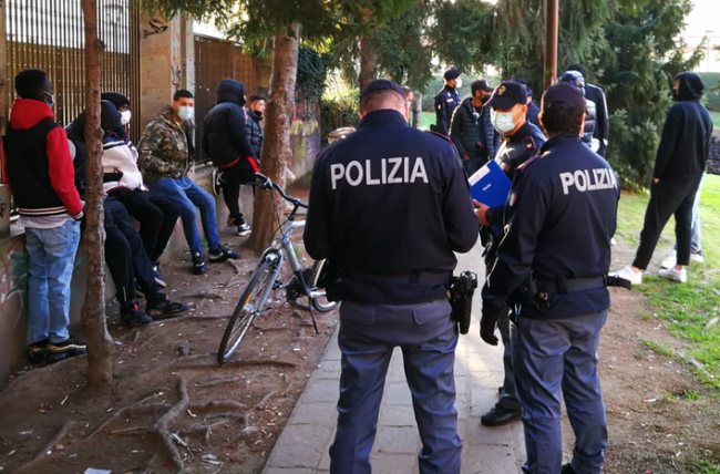 polizia controlli immigrati