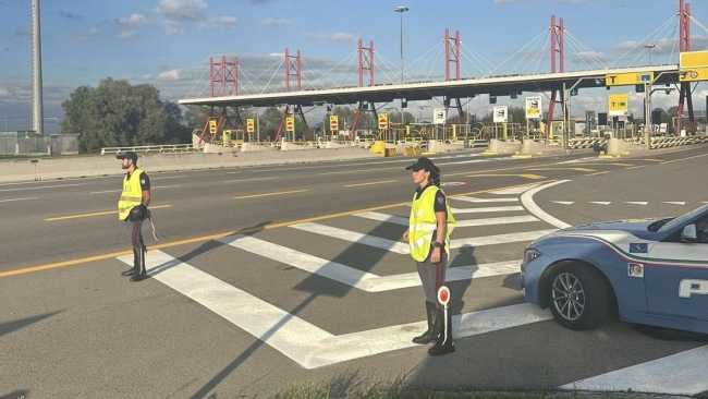 polizia stradale controlli foto