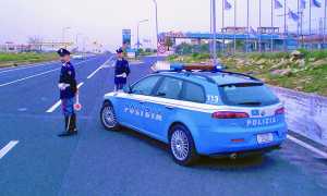polizia stradale uomini paletta