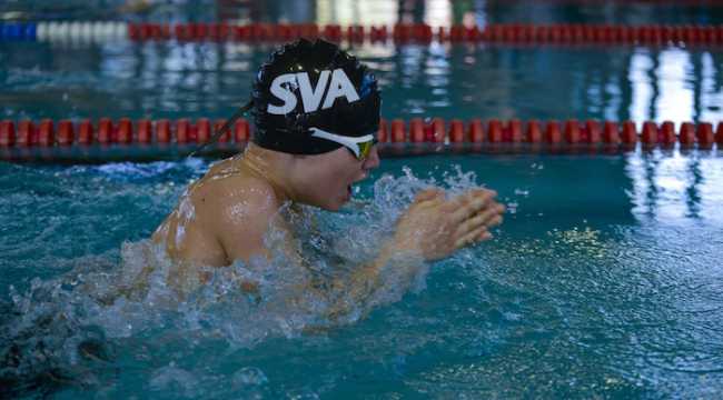 pool swimmer 2140531