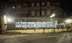 striscione tifosi novara per tifoso pro patria