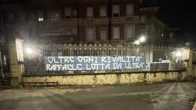 striscione tifosi novara per tifoso pro patria