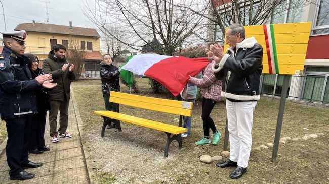 trecate panchina gialla bullismo