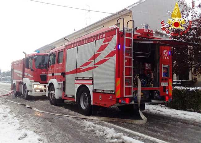 vigili fuoco autopompe neve