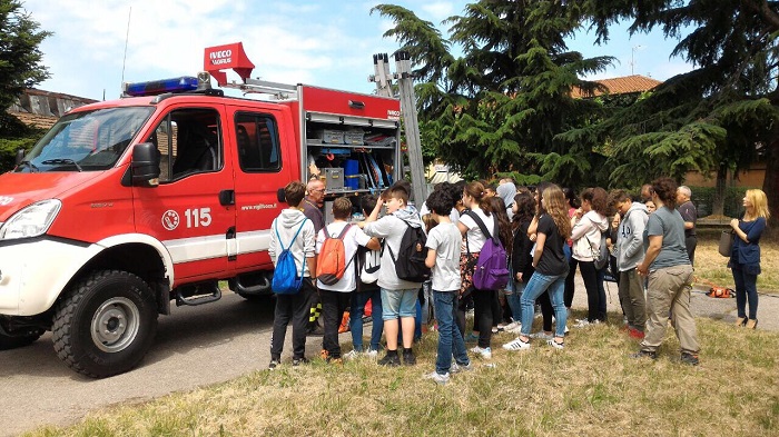 Esercitazione con i Vigili del Fuoco all’Istituto Comprensivo di Cerano.Foto