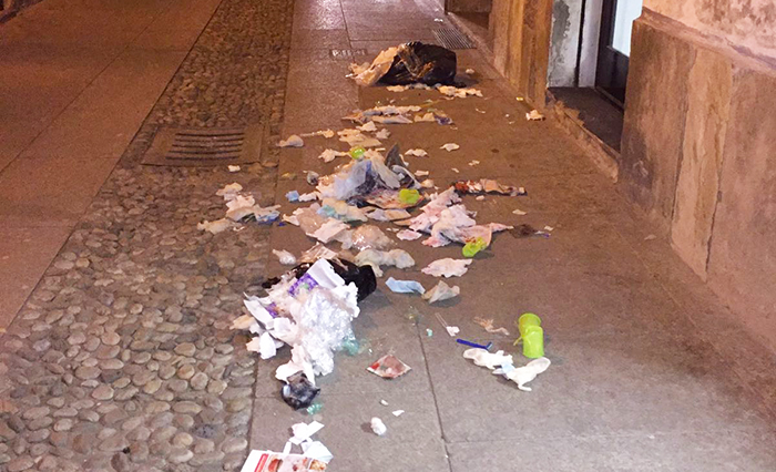 Ancora vandali nelle notti aronesi: “Ho filmato i delinquenti, video a disposizione”