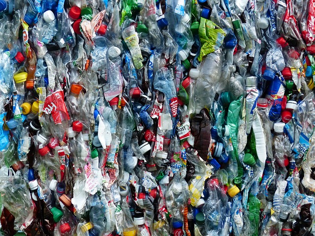 plastic bottles 115077 640