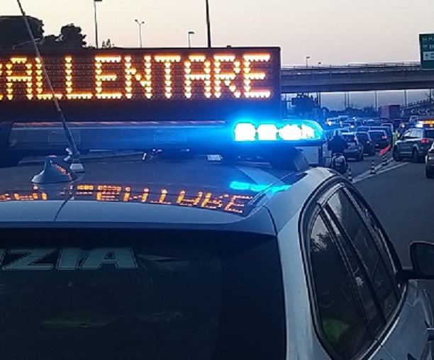 polizia stradale rallentare