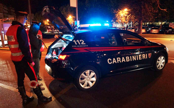 Carabinieri: due patenti ritirate, denunce per stupefacenti e materiale contraffatto