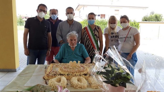 nonna angela 100 momo