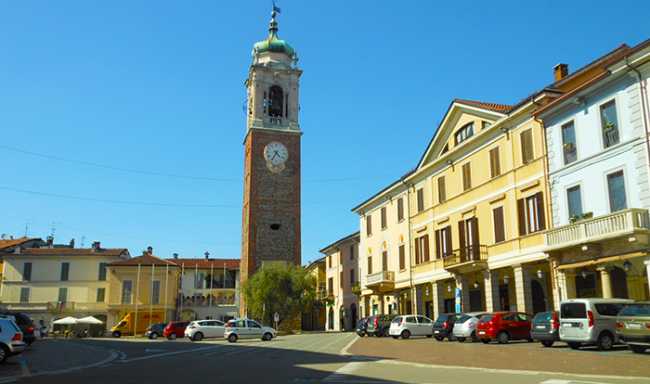 Oleggio piazza Martiri