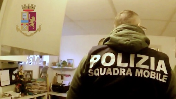 squadra mobile immigrazione