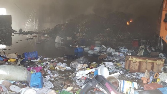 incendio novara rifiuti