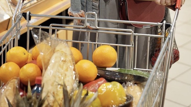 spesa carrello donna 2