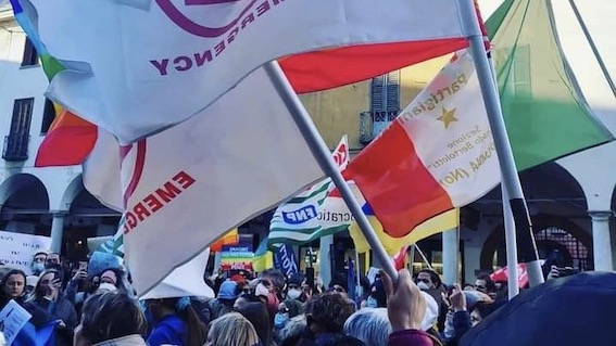 manifestazione pace novara. foto peg