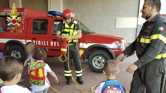 bimbi vigili fuoco