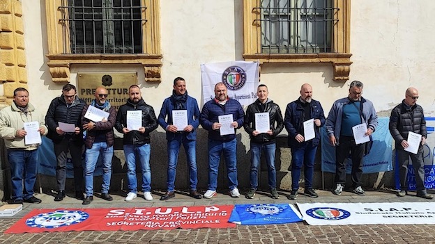 protesta sindacati polizia