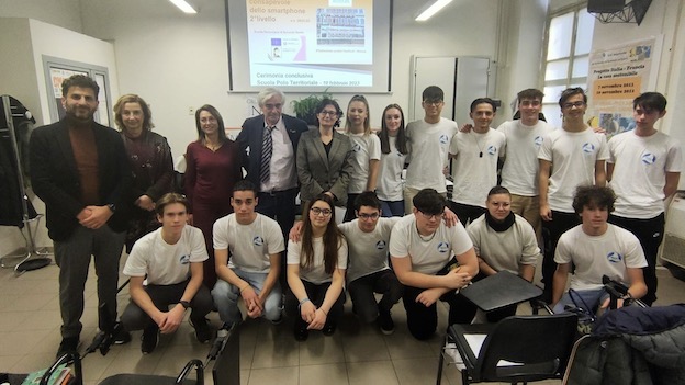 consegna patentini smartphone 1