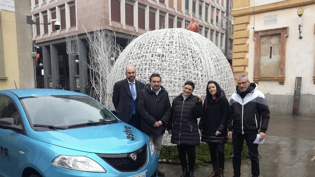 novara consegna auto foto