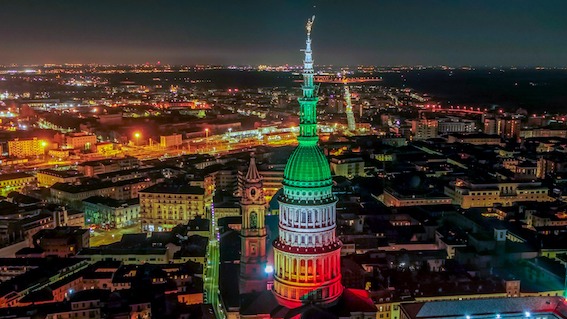 novara cupola illuminata