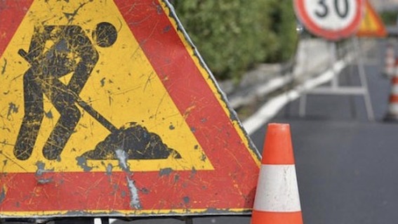 cartello lavori in corso copia