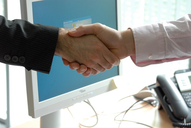 stretta di mano accordo