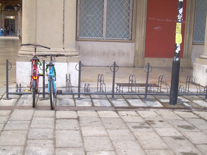 Novara: rimozione per le biciclette fuori dalle rastrelliere, comprese le abbandonate