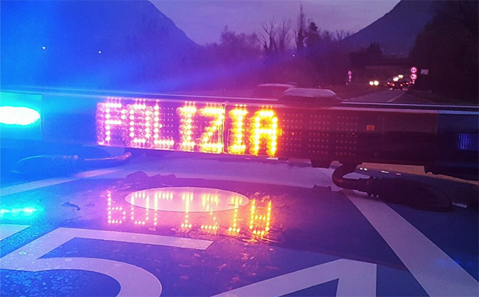 Controlli della Polstrada al casello di Arona, trovati 10 grammi di droga